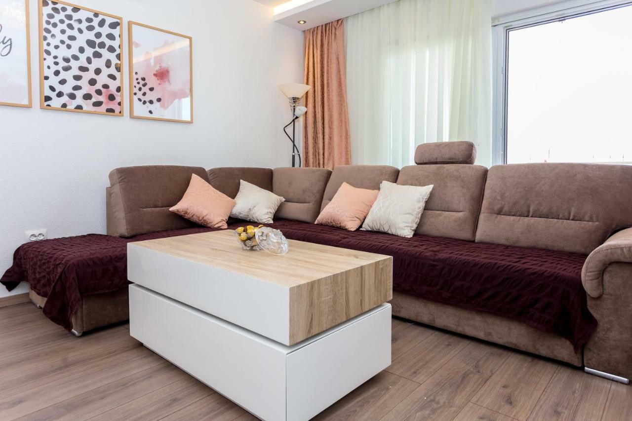 Apartments Iva Brstilo Omis Bagian luar foto