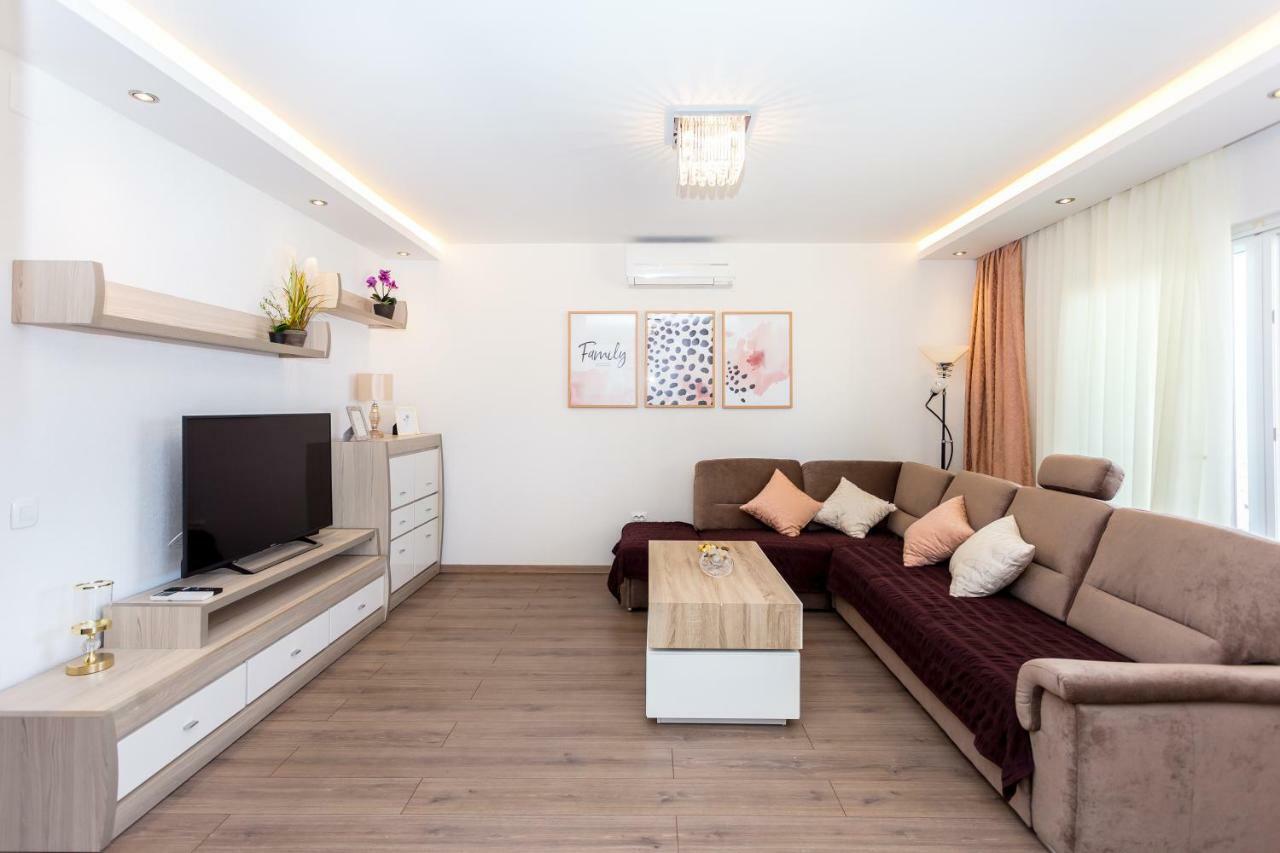 Apartments Iva Brstilo Omis Bagian luar foto