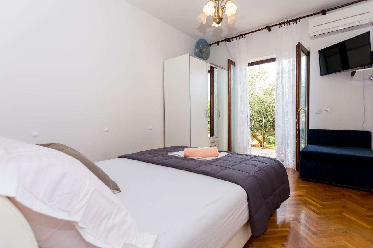 Apartments Iva Brstilo Omis Bagian luar foto