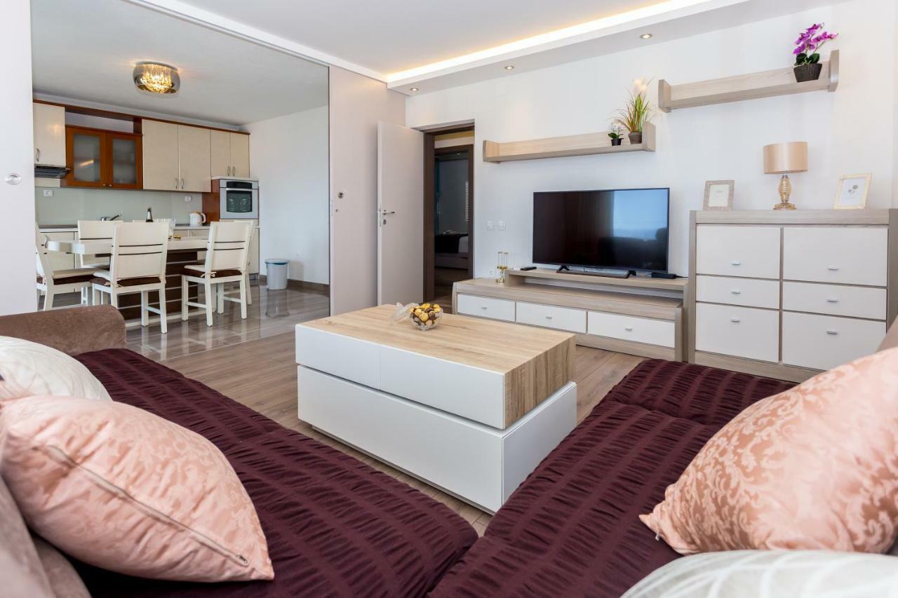 Apartments Iva Brstilo Omis Bagian luar foto