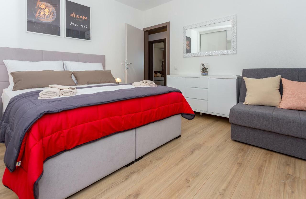 Apartments Iva Brstilo Omis Bagian luar foto