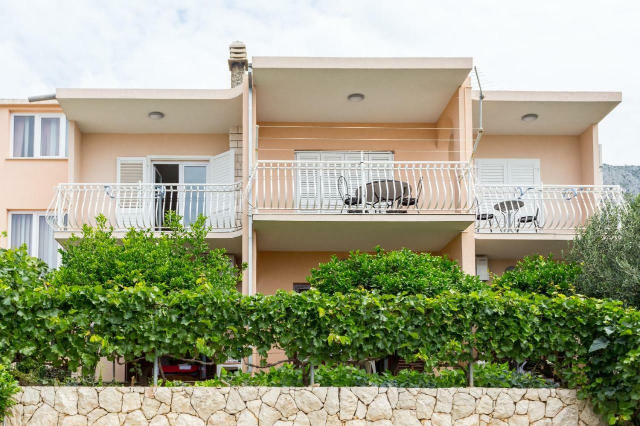 Apartments Iva Brstilo Omis Bagian luar foto