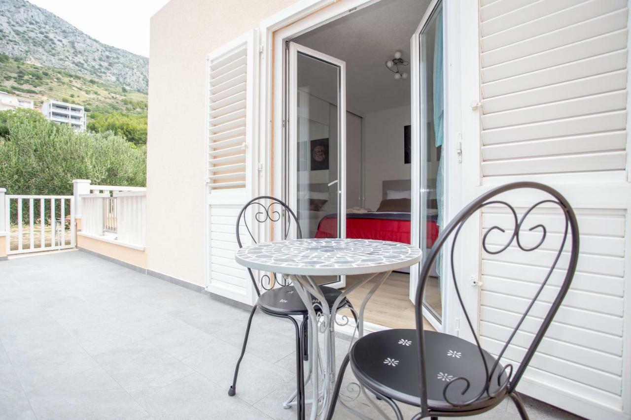 Apartments Iva Brstilo Omis Bagian luar foto