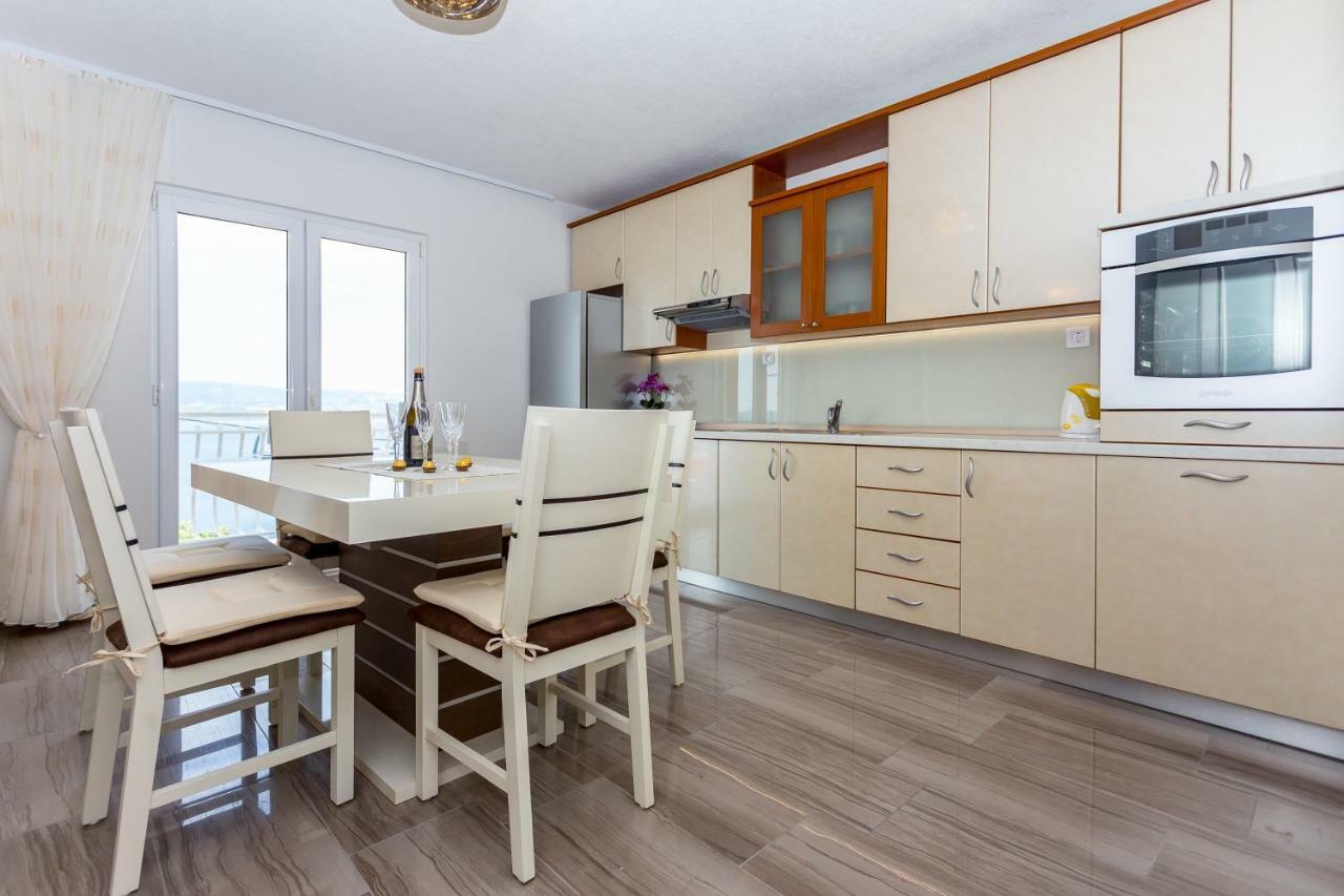 Apartments Iva Brstilo Omis Bagian luar foto