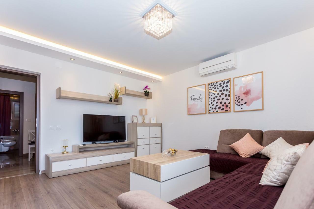 Apartments Iva Brstilo Omis Bagian luar foto