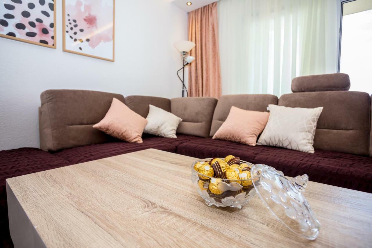 Apartments Iva Brstilo Omis Bagian luar foto