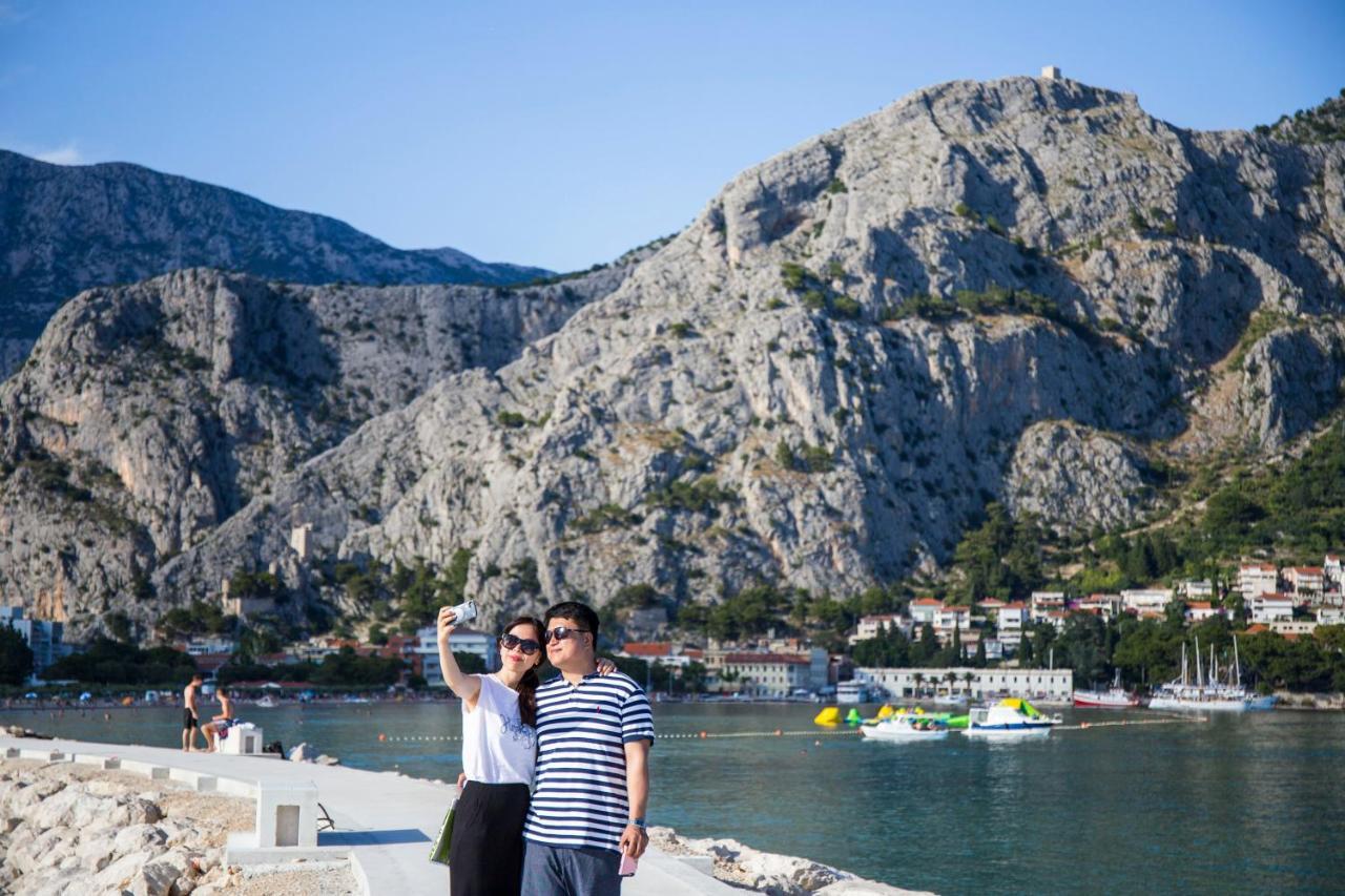 Apartments Iva Brstilo Omis Bagian luar foto