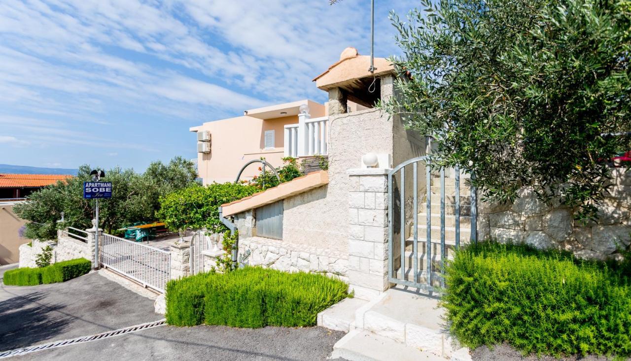 Apartments Iva Brstilo Omis Bagian luar foto