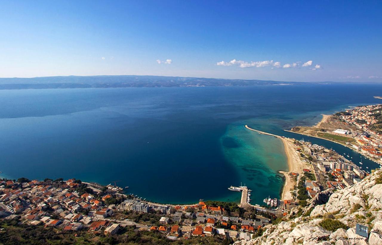 Apartments Iva Brstilo Omis Bagian luar foto