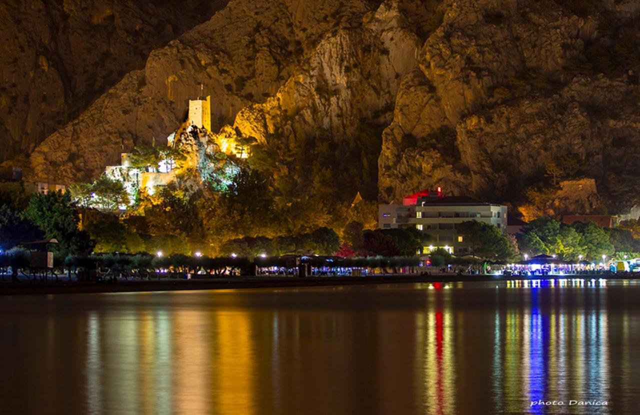 Apartments Iva Brstilo Omis Bagian luar foto